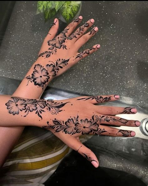 #hennaart #hennadesign #hennatattoo #hennainspiration #hennalove #hennalife #hennapattern #hennamakeup #hennaparty #hennahair Khaliji Henna, Henna Sleeve, Cute Henna Designs, Brown Henna, Cute Henna Tattoos, Henna Style Tattoos, Henna Inspo, Pretty Henna, Henna Nails