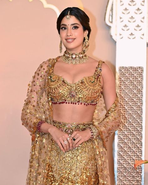 Ami Patel | @janhvikapoor Back to her roots 💛 Temple jewellry reimagined 💫 Our 2nd killer Jewel Collab with @falgunishanepeacockindia… | Instagram Jahnavi Kapoor, Janvi Kapoor, Jahnvi Kapoor, Jhanvi Kapoor, Indian Look, Desi Clothes, Traditional Indian Outfits, Dark Brown Hair Color, Classic Wedding Rings