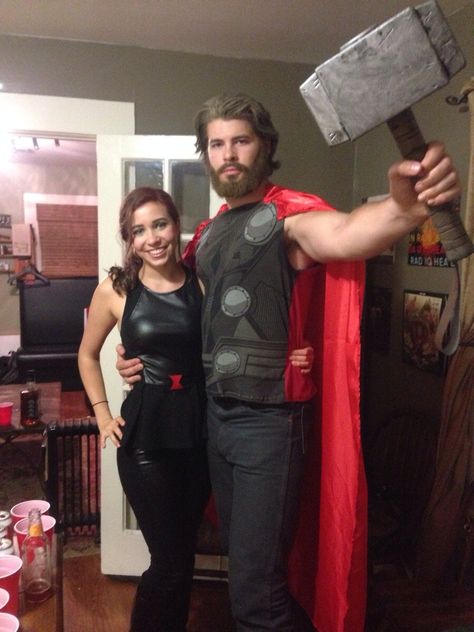 Halloween Costumes Couples Tall And Short, Tall And Short Costume Ideas, Thor Couple Costume, Tall And Short Couple Costumes, Marvel Couples Costumes, Thor Costumes, Beard Couple, Beard Halloween Costumes, College Halloween Costumes