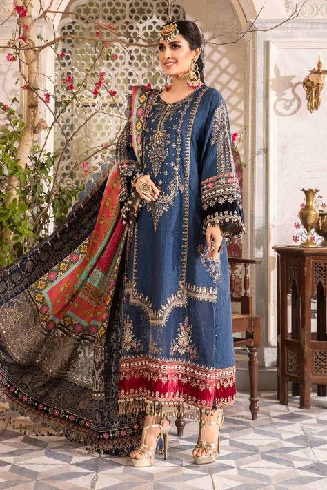 Heavy Suits, New Dress Collection, Suzuki Bikes, Alia Bhatt Photoshoot, Salwar Kameez Pakistani, Pakistani Designer Clothes, Ethnic Dresses, Asian Clothes, Pakistani Suits Online