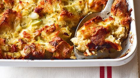 Keep this on file for your Thanksgiving table - Recipe: Ina Garten’s Herb & Apple Bread Pudding Thanksgiving Bread Pudding, Bread Pudding Recipe Easy, Apple Bread Pudding Recipe, Apple Bread Pudding, Apple Stuffing, Thanksgiving Bread, Savory Bread Puddings, Bread Pudding With Apples, Herb Stuffing