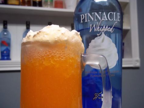 Whipped Cream Vodka Recipes, Whipped Vodka Drinks, Orange Creamsicle Cocktail, Orange Creamsicle Drink, Creamsicle Cocktail, Creamsicle Drink, Vodka Orange, Vodka Recipes Drinks, Whipped Vodka