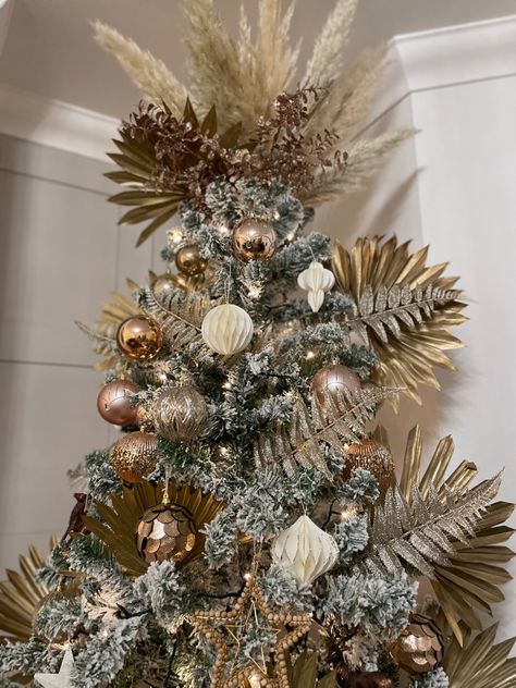 Bronze And Gold Christmas Tree, Christmas Tree Inspo, Gold Christmas Tree, Tree Ideas, Gold Christmas, Xmas Tree, Christmas Wreaths, Christmas Tree, Holiday Decor