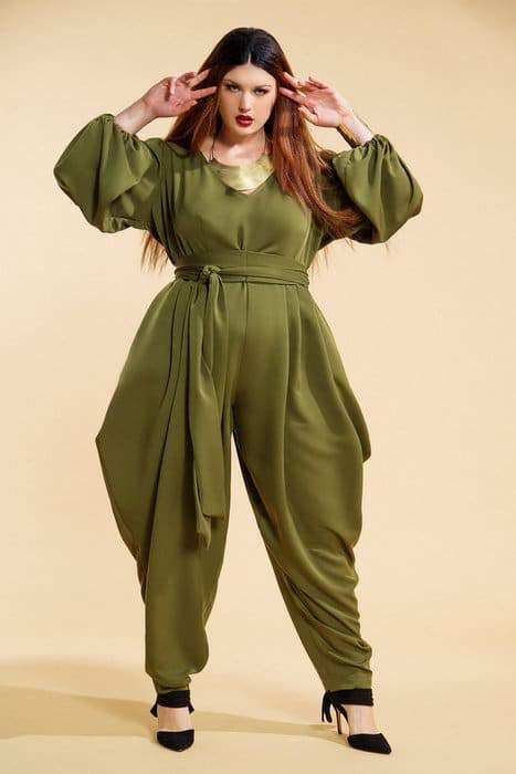 Jibri Plus Size Fall 2016 Poolside Dress, Jumpsuit V Neck, Chubby Style, Plus Size Workwear, Slouch Pants, Utility Jumpsuit, Plus Size Blazer, Curvy Fashionista, Balloon Pants