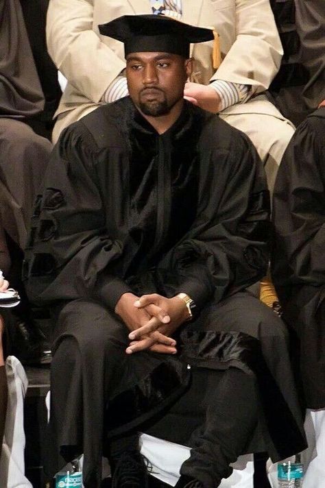 Memes graduation Kanye kanyewest Funny Graduation Pictures, Graduation Meme, Graduation Wallpaper, Graduation Photography Poses, Graduation Picture Poses, Grad Photoshoot, رعب نفسي, Graduation Funny, Graduation Photoshoot