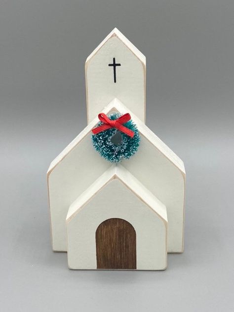 Wood Churches Ideas, Wood Holiday Projects, Wooden Churches Craft Diy, Wood Christmas Crafts To Sell, Wooden Churches Craft, Wood Churches Diy, Diy Christmas Decorations Wood, Christmas Craft Wood, Christmas Wood Crafts To Sell