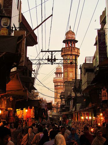 Old City Lahore Wazir Khan Mosque, Pakistan Photos, Pakistani Art, Pakistan Culture, Pakistani Culture, Lahore Pakistan, Indian Aesthetic, South Asia, City Aesthetic