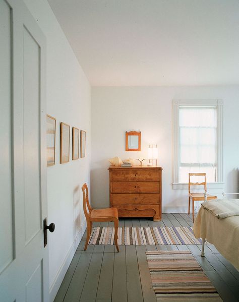 Neil Logan, Architect Vintage Modern Bedroom, Grey Floors, Painted Wooden Floors, Painted Floorboards, Monochromatic Bedroom, Gray Bedroom Walls, Nyc Loft, Painted Wood Floors, Painted Floor