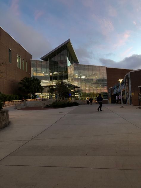 University Of Central Florida Aesthetic, Central Florida Aesthetic, Florida University Aesthetic, Ucf Aesthetic, Ucf Campus, Uni Motivation, Romanticizing College, Broward College, College Vision Board