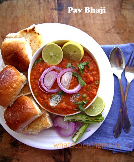 Pav Bhaji Photography, Pav Bhaji Recipe, Indian Food Photography, Whats Cooking, Bhaji Recipe, Japanese Street Food, Asian Street Food, Vegetarian Indian, Pav Bhaji