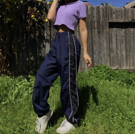 Navy Blue Parachute Pants Outfit, Blue Parachute Pants Outfit, Blue Parachute Pants, Parachute Pants Outfit, Black Reebok, Nylon Pants, People Standing, Blue Outfit, Outfits Aesthetic