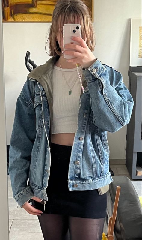 Outfits With Denim Jacket Aesthetic, Outfit Ideas With Jean Jacket, Oversized Denim Jacket Outfit Aesthetic, Denim Jacket And Skirt Outfit, Black Denim Skirt Outfit Winter, Denim Skirt Outfits Winter, Jean Jacket Outfits Aesthetic, Denim Jacket Aesthetic, Autumn Fashion Aesthetic