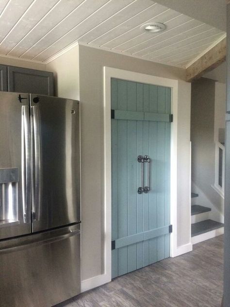 Pantry door paint color: Duck Egg Blue by Annie Sloan source Design Seed, Sage Kitchen, Kitchen Organization Ideas, Cabinets Ideas, Pantry Doors, Hal Decor, Pantry Door, Blue Door, Kitchen Redo