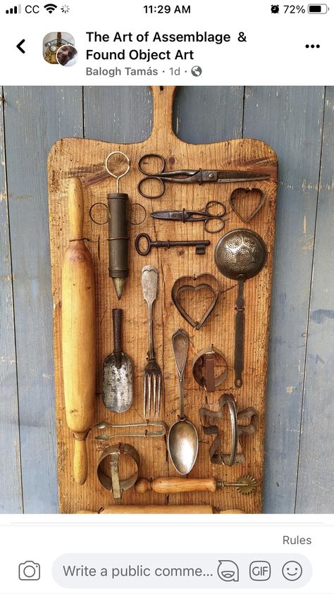 Old Kitchen Utensils Decor, Old Kitchen Utensils, Kitchen Utensil Decor, Vintage Booth Display, Vintage Kitchen Utensils, Diy Jar Crafts, Ideas Hogar, Country Decor Rustic, Antique Tools