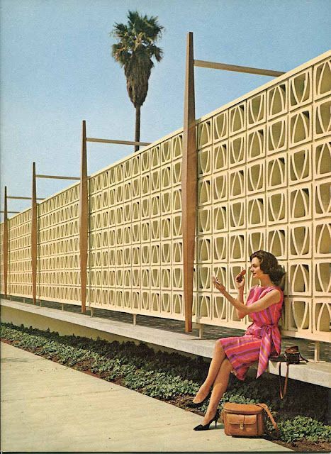 1950s screen block walls.  I like the wood pilasters. Decorative Cinder Blocks, Decorative Concrete Blocks, Breeze Block Wall, Screen Block, Decoration Beton, Breeze Blocks, Bloc Party, Geek Decor, Mid Century Architecture