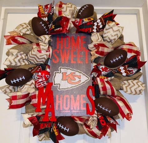 Kc Chiefs Wreaths, Chiefs Wreath, Chiefs Shirts, Kc Chiefs, Wreath Crafts, Kansas City Chiefs, Front Door Decor, Door Decor, Diy Inspiration