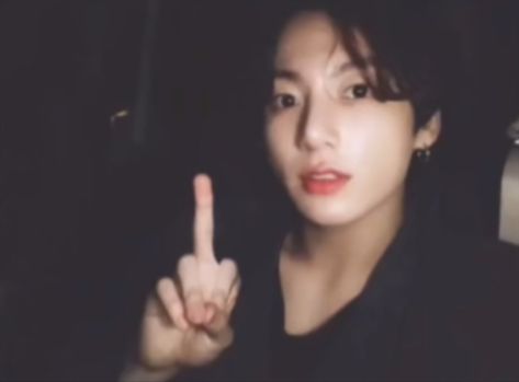 Jungkook Middle Finger, Bts