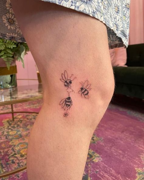 The Bees Knees Tattoo, Bee Tattoo On Knee, Bee Tattoo Knee, Cute Knee Tattoo, Bee Knee Tattoo, Bees Knees Tattoo, Small Bee Tattoo, Tattoo 2024, Tattoo Board