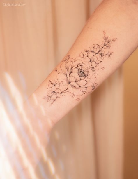 Fine Line Floral Tattoos, Peony Tattoo Forearm, Fine Line Botanical Tattoo, Foral Tattoo, Gladiolas Tattoo, Fine Line Peony Tattoo, Fine Line Floral Tattoo, Fine Line Flower Tattoo, Fine Line Tattoo