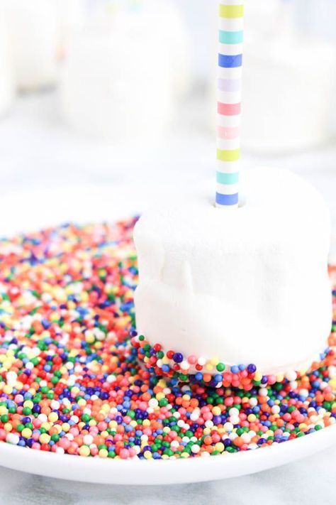 Pride Treats, Marshmallow Skewers, Easy Recipes For Kids, Desserts Party, Marshmallow Recipe, Easy Party Desserts, Chocolate Dip, Candy Kabobs, Marshmallow Dip