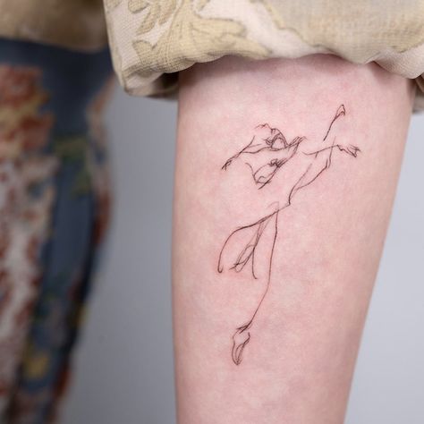 SOL TATTOO STUDIO on Instagram: “Ballet Studiobysol _ @pauline.tattoo  #studiobysol #koreantattoo #koreantattooshop #drawingtattoo #ballettattoo #thinlinetattoo”