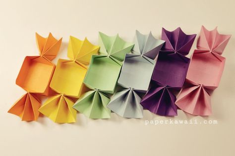 Sweet little origami candy box model is a perfect gift box, party or wedding favour & easy to learn how to make with this video tutorial! Origami Candy Box, Origami Kutu, Origami Candy, Origami Yoda, Origami Paper Folding, Box Video, Origami Ball, Origami And Quilling, Origami Models