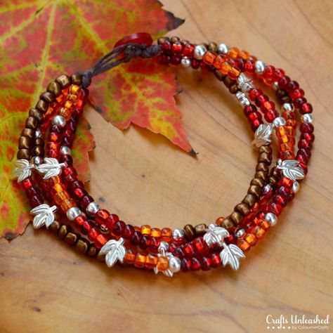 Creative Moodboard, Simple Beaded Bracelets, Beaded Projects, Button Craft, Fall Bead, Jewelry Diy Bracelets, Craft Jewelry, Crafts Jewelry, Beaded Bracelets Diy