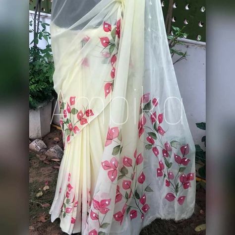 Bougainvillea Painting On Fabric, Simple Saree Painting Ideas, Handprint Saree, Exclusive Saree Blouse Designs, Painted Saree, Fabric Colour Painting, Fabric Paint Shirt, Cloth Painting, Saree Painting Designs