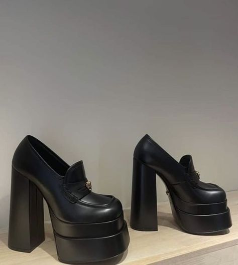 Dr Shoes, Cute Shoes Heels, Funky Shoes, Versace Home, Shoe Inspo, Aesthetic Shoes, Platform Loafers, Swag Shoes, Pretty Shoes