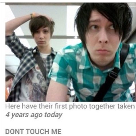 THEIR FIST PICTURE TOGETHER. THAT IS AMAZING EHY IS THIS NOT MORE POPULAR? Internet Addict, Phan Is Real, British Youtubers, Dan And Phill, Phil 3, Tyler Oakley, Cat Whiskers, Phil Lester, Dan Howell