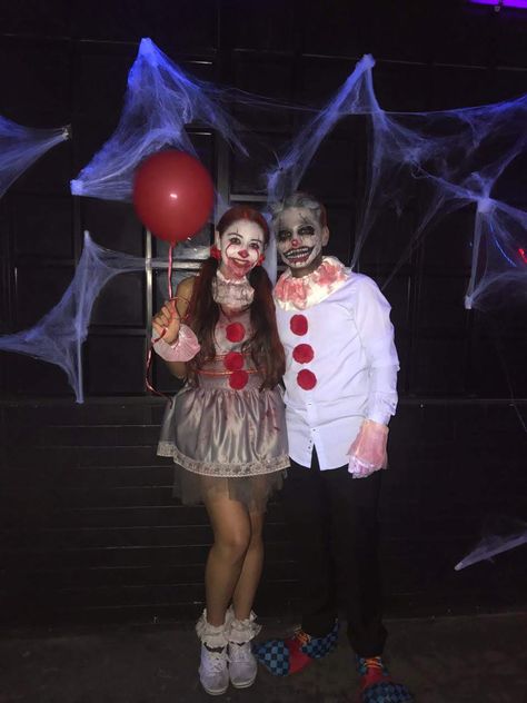 Killer Clown Couple Costume, Horror Film Couples Costumes, Couple Clown Costume, Couple Costumes Scary, Scary Couple Halloween Costumes Creative, Clown Couple Costume, Scary Couple Costumes, It Clown Costume, Couples Halloween Costumes Creative