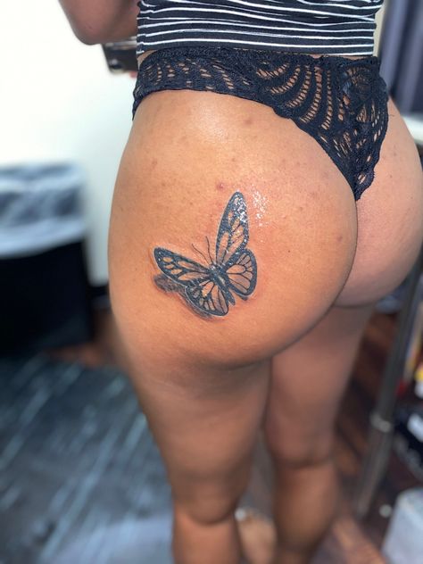 Cute Body Picture Ideas, Butterfly Tattoo On Buttocks, Tattoos On Buttcheek For Women, Creative Neck Tattoos, Glute Tattoo, Cool Ig Profile Pics, Side Hip Tattoos Women, Tattoo Under Bum Cheek, Baddie Back Tattoos