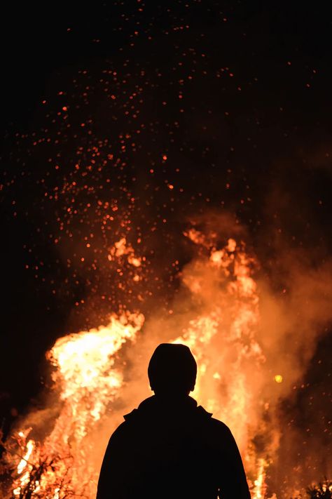 person standing in front of fire photo – Free Fire Image on Unsplash Wilbur Aesthetic, Fire Aesthetic, Fire Image, Wilbur Soot, Character Aesthetics, Download Free Images, Phuket, Hd Photos, Campfire