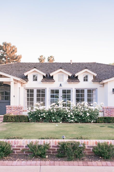 California Rancher House, Spanish Ranch Exterior, California Ranch Style Homes Exterior, Arcadia Phoenix, Cottage Ranch, Modern Exteriors, Ranch Houses, Affordable Farmhouse, Front Landscape