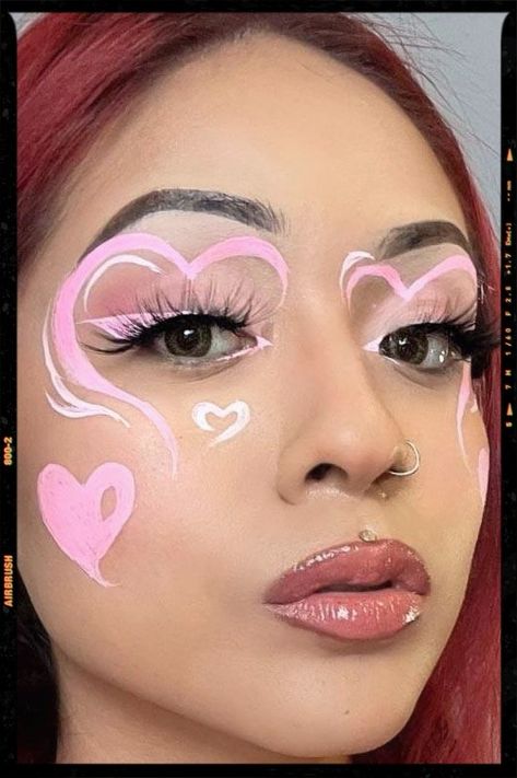 Graphic Liner Valentine Makeup Look Pink Graphic Makeup Looks, Valentine’s Day Graphic Liner, Love Heart Makeup, Pink Graphic Liner Makeup, Pink Face Paint Ideas, Valentines Graphic Liner, Cute Face Painting Aesthetic, Valentines Eyeliner, Pink Graphic Eyeliner