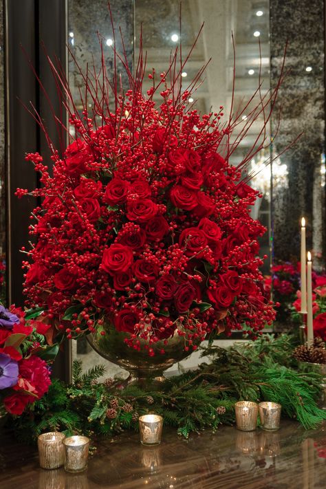 red roses and berries - gasp =what a statement!  #Christmas #Holidays  #Centerpiece ##Tablescape Christmas Wedding Centerpieces, Gubahan Bunga, Christmas Flower Arrangements, Christmas Flowers, Christmas Decorations Rustic, Noel Christmas, Christmas Floral, Christmas Centerpieces, Christmas Deco