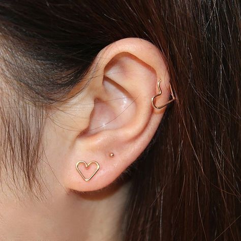 Minimalist Ear Piercings, Gold Cartilage Earrings, Helix Jewelry, Helix Piercing Jewelry, Pretty Ear Piercings, Tragus Earring, Cartilage Jewelry, Helix Hoop, Pretty Jewelry Necklaces