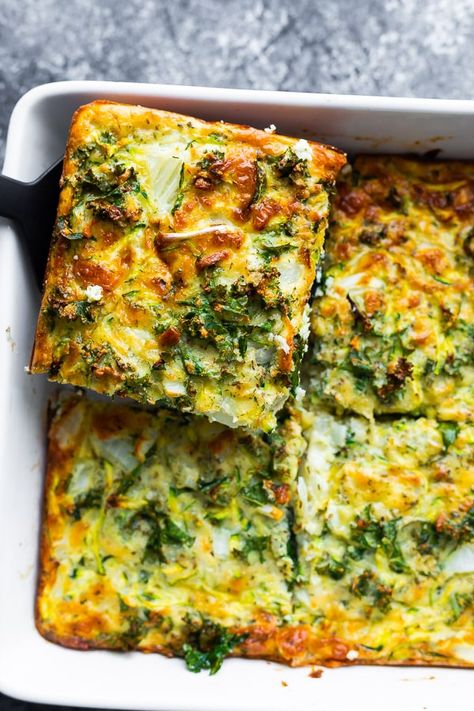 Herb & zucchini egg bake recipe is perfect for brunch or for meal prep! Loaded with veggies, herbs, cheese and a secret ingredient that prevents it from being too 'mushy' when reheating. Low carb and gluten-free! #sweetpeasandsaffron #mealprep #eggs #eggbake