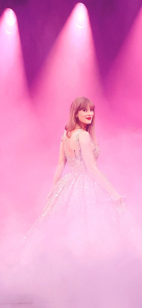 Taylor Swift Wonderland Photoshoot Wallpaper, Taylor Swift Speak Now Era Wallpaper, Taylor Swift Enchanted Wallpaper, Taylor Swift Cute Wallpaper, Taylor Swift Eras Aesthetic, Taylor Swift Pink Wallpaper, Pink Screensaver, Taylor Swift Speak Now Wallpaper, Pink Taylor Swift Wallpaper