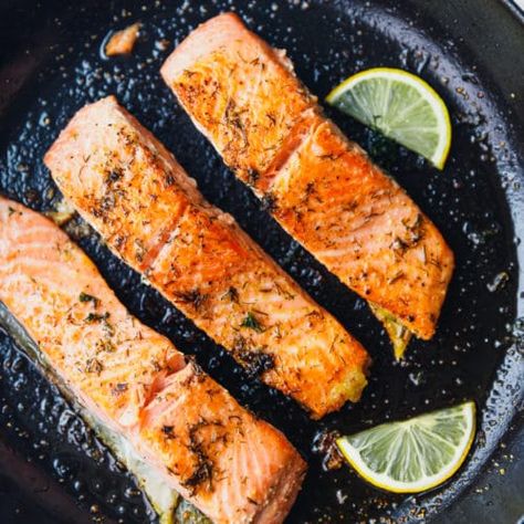 Salmon Cast Iron Skillet, Salmon Skillet, Salmon Recipe Pan, Seared Salmon Recipes, Salmon Recipes Pan Seared, Dinner Simple, Pepper Salad, Pan Fried Salmon, Frozen Salmon