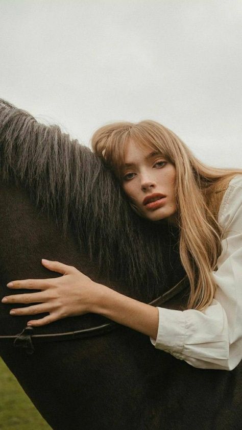 Piano Photoshoot, Equestrian Photoshoot, Horse Photoshoot Ideas, Cowgirl Photoshoot, Horse Photography Poses, Horsey Life, Horse Fashion, Horse Portrait, Anais Nin