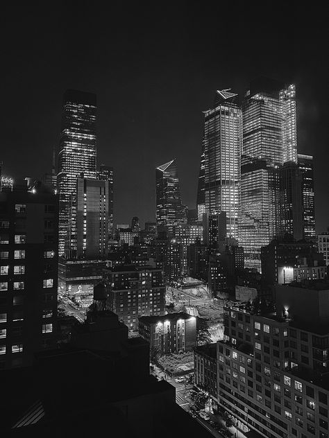 Black and white photo of Manhattan, New York City at night with the city lights twinkling Moody New York Aesthetic, Black Nyc Aesthetic, Nyc Aesthetic Black And White, City Widgets, Gray Vibes Aesthetic, Dark Grey Aesthetic, Dark New York, New York Skyline At Night, New York Rain