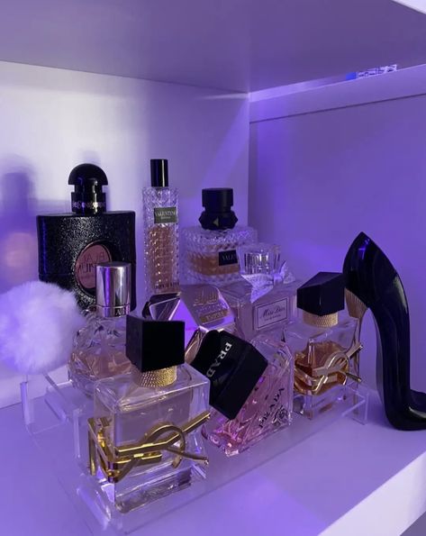 Profumo Victoria Secret, Parfum Victoria's Secret, Perfume Organization, Fragrances Perfume Woman, Perfume Collection Fragrance, Perfume Scents, Perfume Lover, Bath And Body Care, Money And Happiness