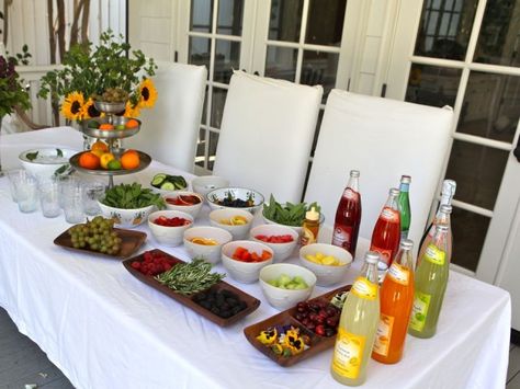 Fruit juice Spritzer Bar! Great party idea to celebrate the end of the school year and the beginning of summer! Sparkling Juice Bar, Diy Drink Bar, Spritzer Bar, Spritzer Drink, Food Bar Ideas, End Of Summer Party, Random Holidays, Juice Bars, Party Stations