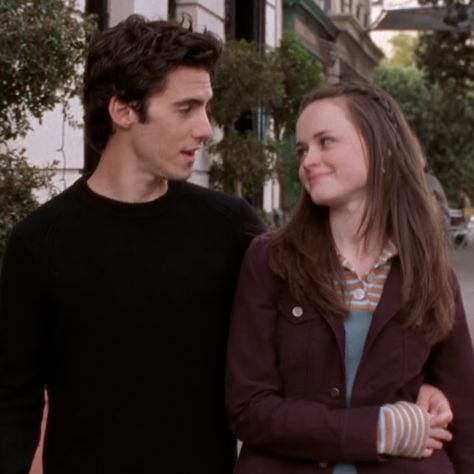 Jess Rory, Jess Gilmore, Team Jess, Gilmore Girls Jess, Gilmore Guys, Estilo Rory Gilmore, Rory And Jess, Jess Mariano, Milo Ventimiglia