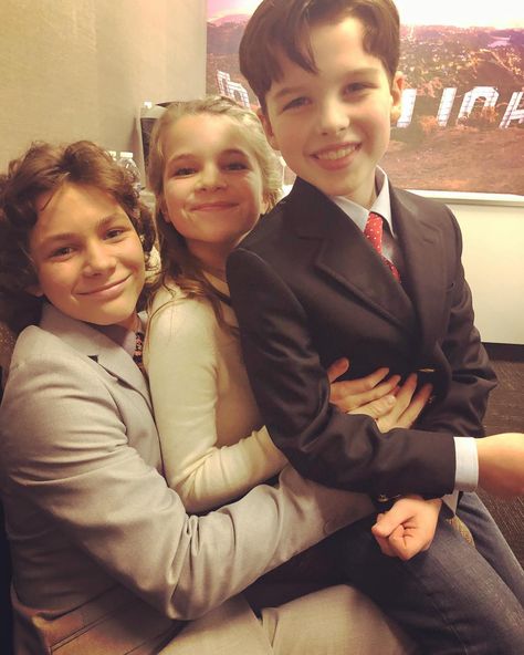 Young Sheldon Iain Armitage And Raegan Revord, Montana Jordan And Raegan Revord, Georgie And Missy, Young Sheldon Aesthetic, Missy And Georgie, Young Sheldon Cast, Raegan Revord, Montana Jordan, Iain Armitage