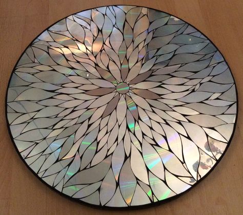 Mosaic With Cds, Recycled Cd Crafts, Cd Mosaic, Cd Crafts Diy, Old Cd Crafts, Glass Crafts Diy, Diy Gifts For Mothers, Cd Diy, Diy Lace Ribbon Flowers