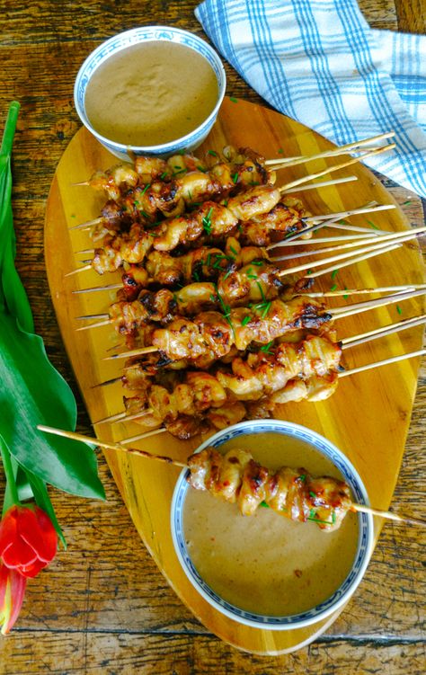 Thai Mad, Chicken Satay Recipe, Satay Recipe, Masakan Malaysia, Decorações Com Comidas, Ayam Bakar, Dipping Sauces, Chicken Satay, God Mat