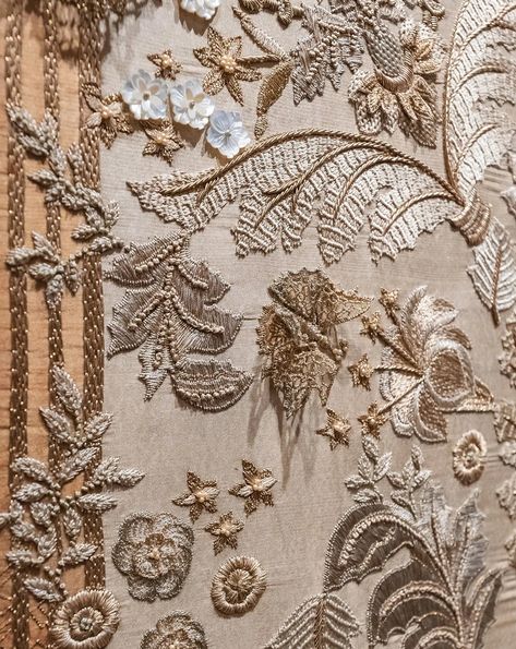 The Shikargah tapestry captures a vast scene of the mythical Garden of Eden. Subtle colours, fantastical flora and glimmering rivulets of silk thread intertwine to form miniature mother-of-pearl flowers and tiny French knots. The result is a poetic and enigmatic piece of wall art for the discerning collector. Embroidery Decoration Wall Art, Hand Embroidery Inspiration, Mythical Garden, Asian Embroidery, Murmuration Art, Helaena Targaryen, Embroidery Garden, Sabyasachi Sarees, Indian Motifs