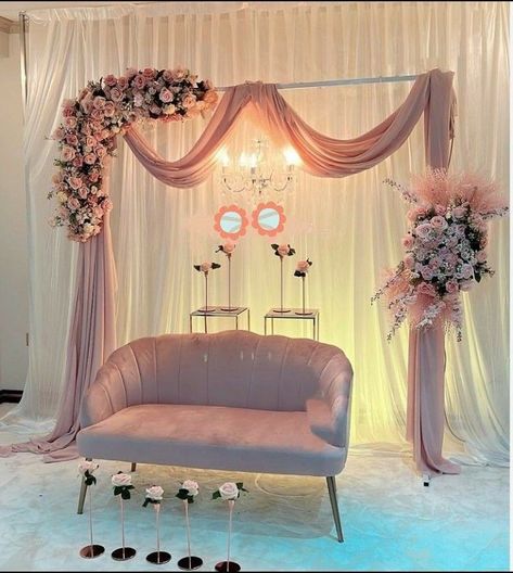 Roka Decoration Ideas At Home, Birthday Decor Ideas, New Home Decor Ideas, Small Wedding Decor, Nikah Decor, Engagement Stage Decoration, Mehendi Decor Ideas, Reception Stage Decor, Wedding Background Decoration